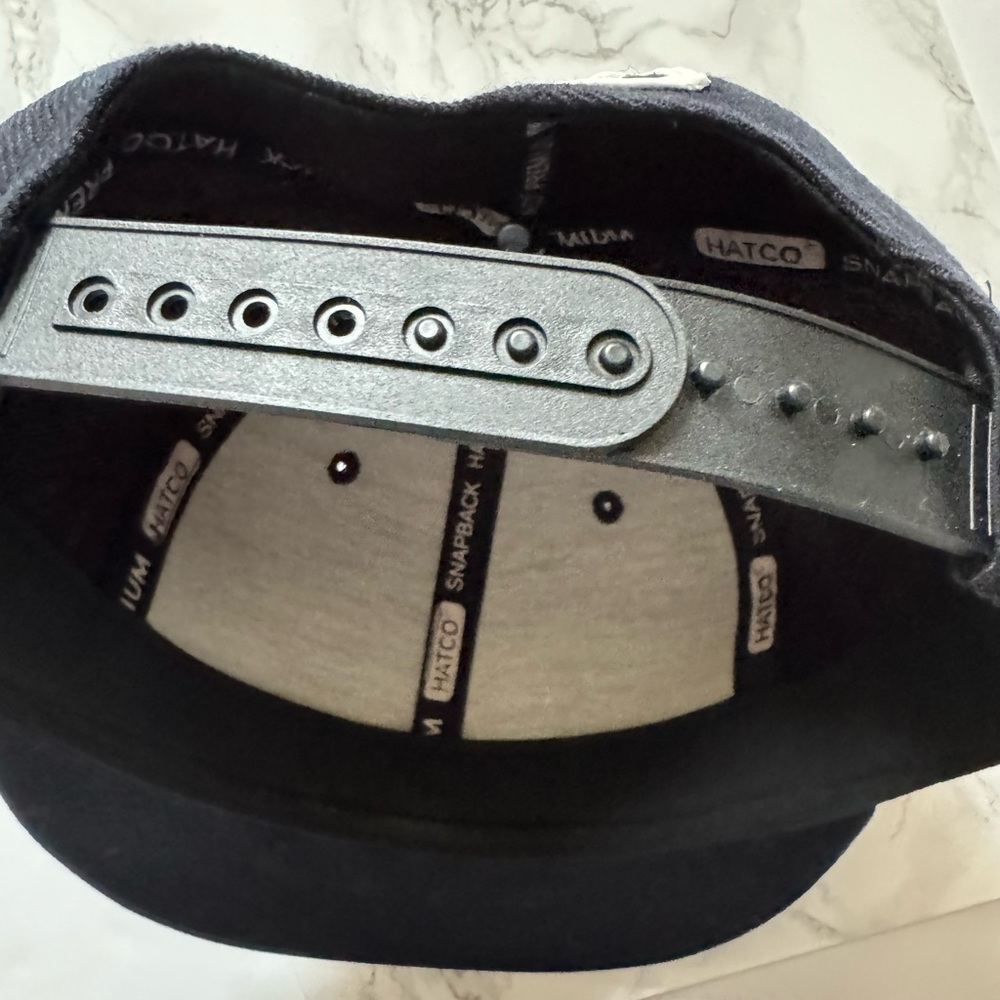 HATCO Premium SnapBack Love Addict baseball cap . NWOT - Picture 5 of 7